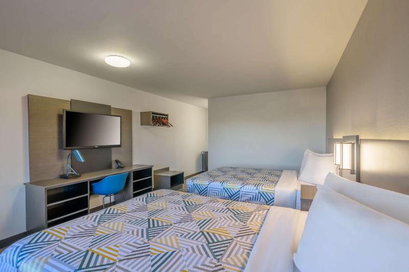 Quadruple Room - Non-Smoking image 4