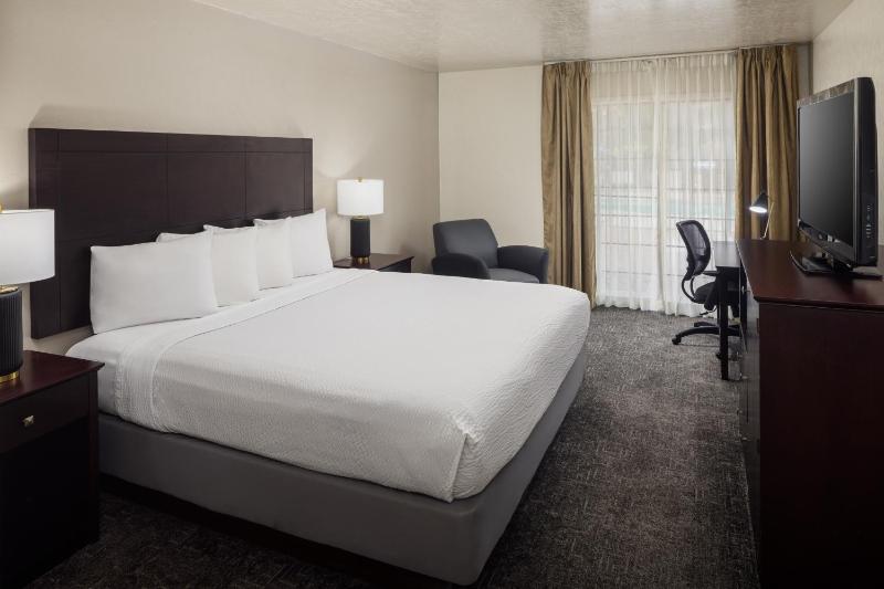 King Room - Non-Smoking image 3