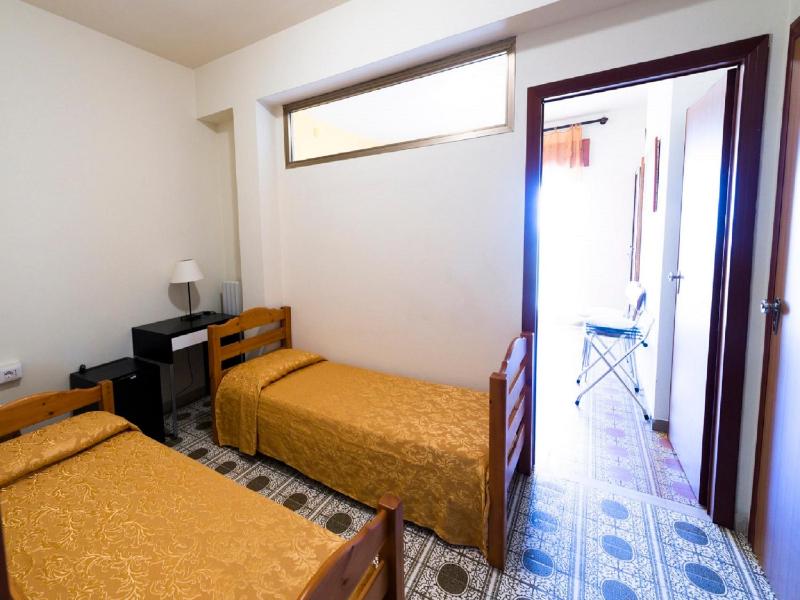 Comfort Quadruple Room with Balcony image 4