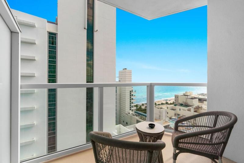 Fontainebleau Ocean View 2BR Apt - image 29
