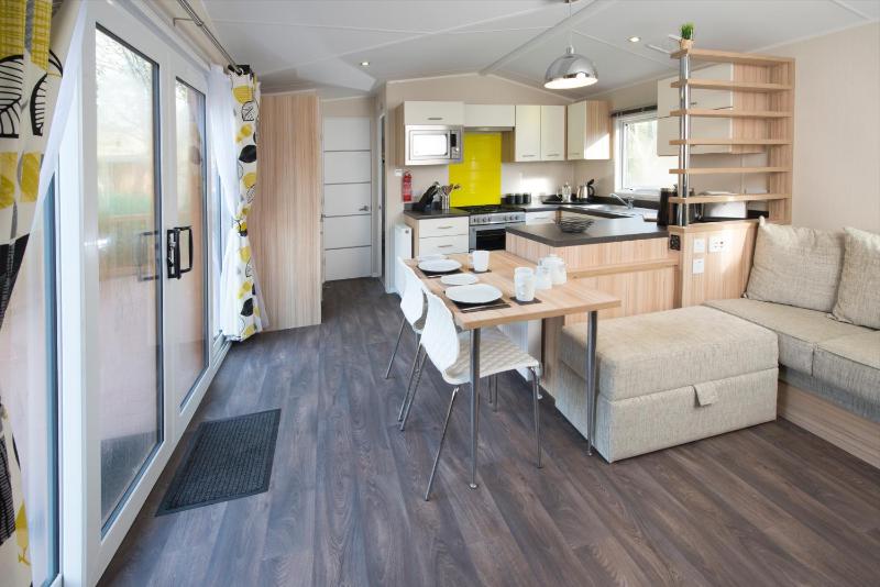 2 Bedroom Silver Caravan Lodge image 3