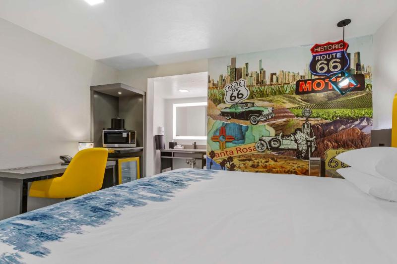 King Suite with Sofa Bed - Non-Smoking image 3