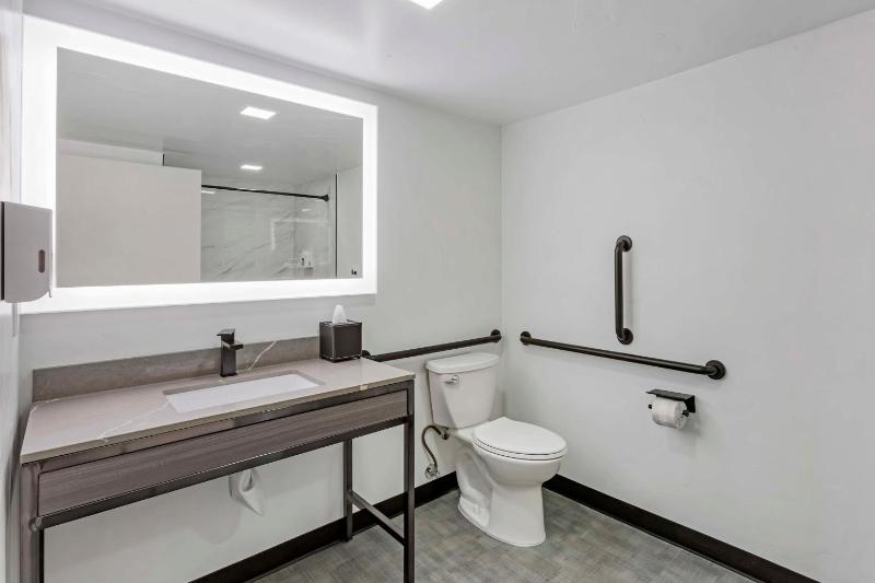 King Suite with Roll-In Shower and Sofa Bed - Disability Access image 2