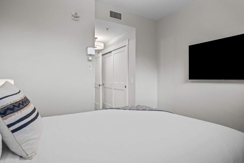 Modern Mountain Oasis Top floor 2 level 2bd - image 21