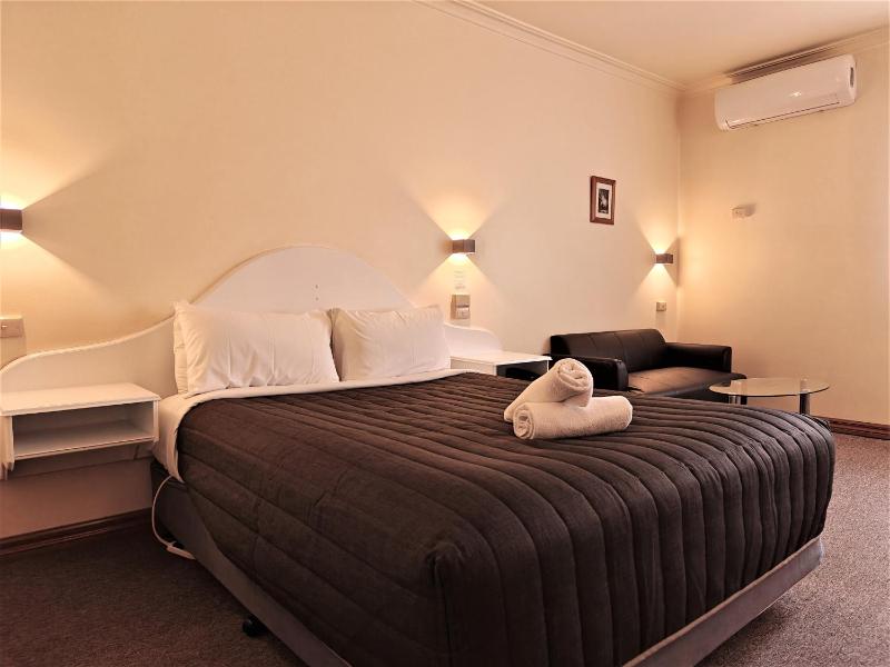 St Georges Motor Inn - image 12