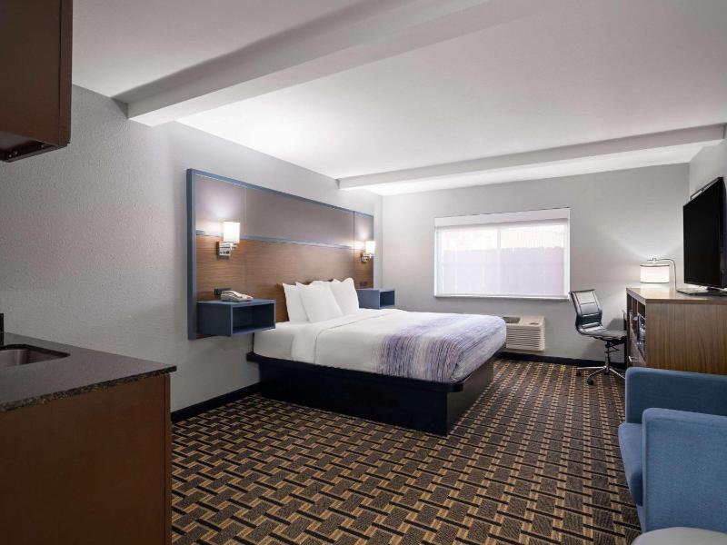 Business King Room - Non-Smoking image 4