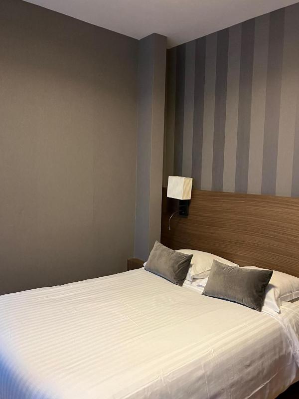 Single Room with Shower image 1