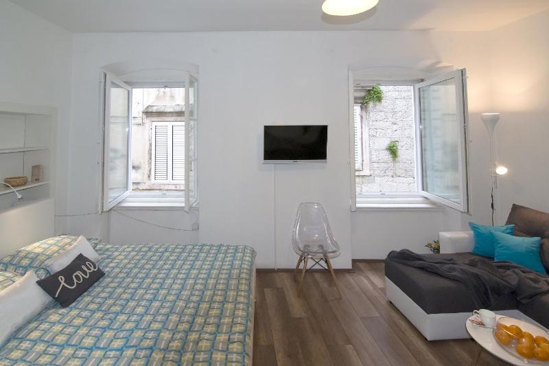 Studio Apartment new image 3