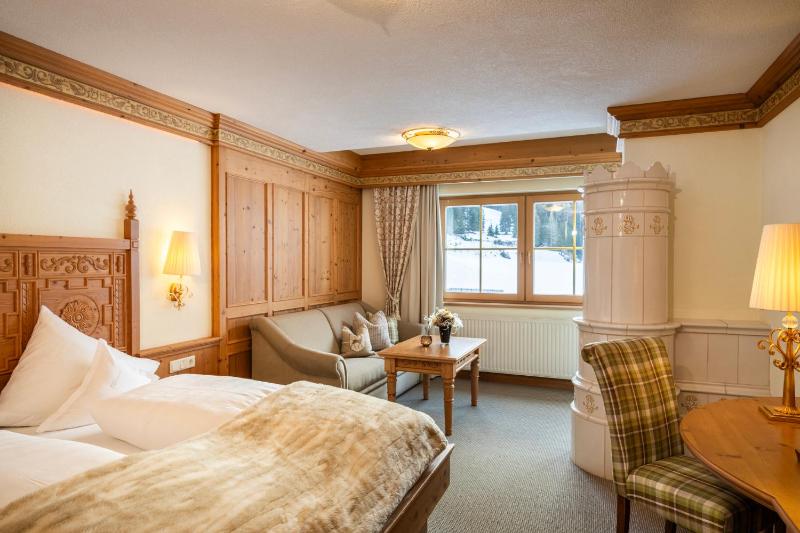 Double Room with Balcony image 4
