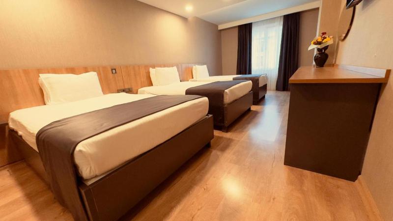 Standard Triple Room image 2