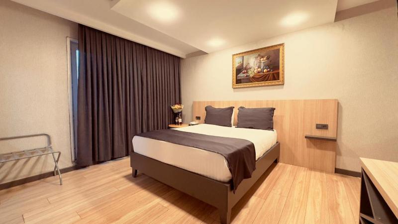 Standard Double Room image 2