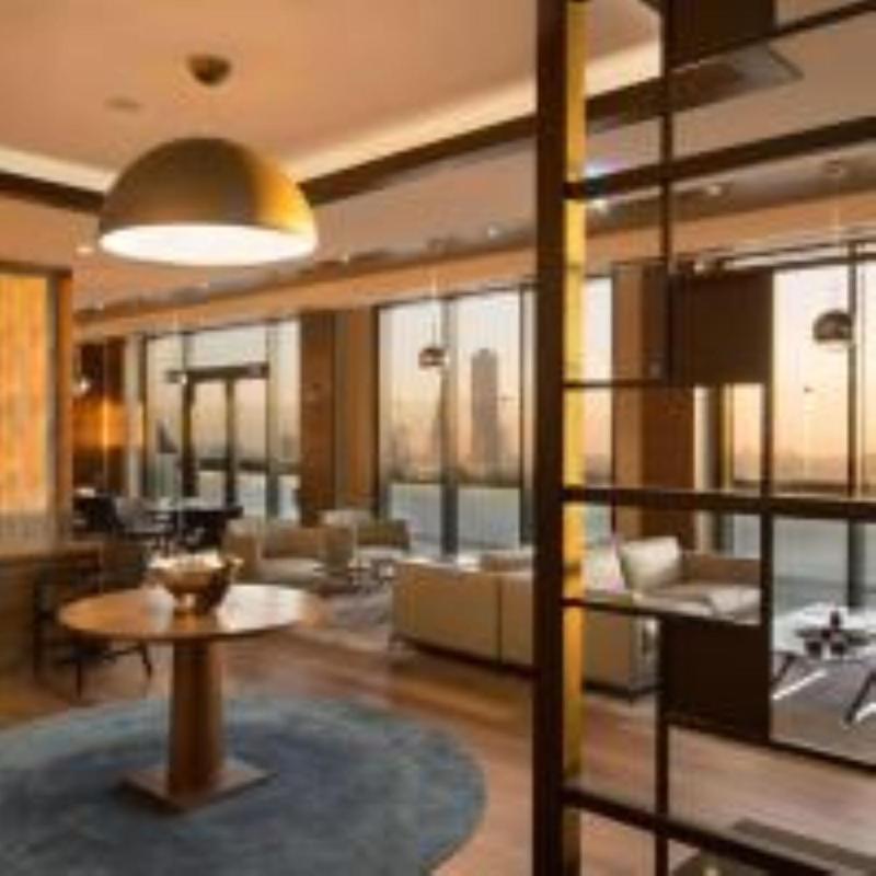 Club King Room, Lounge Access – Top Floor image 4