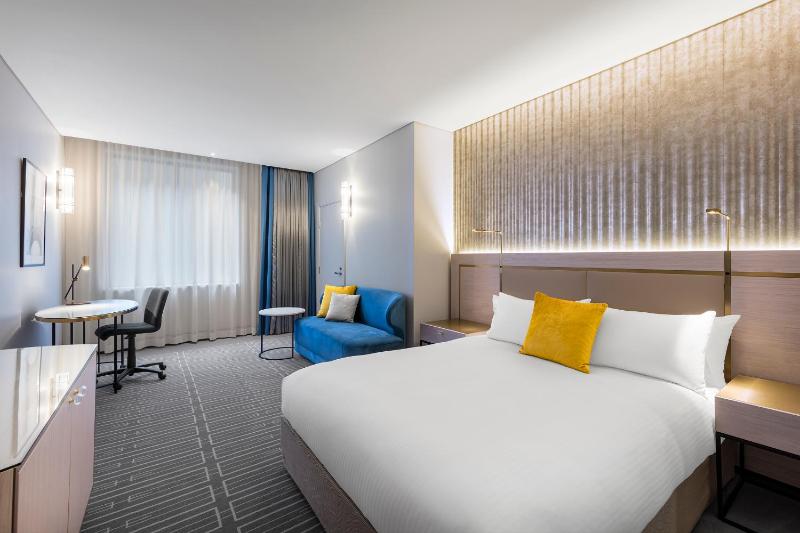 Business Class Room image 3