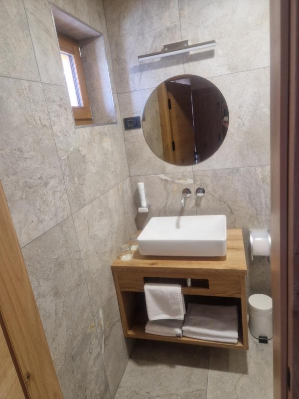 Double Room with Mountain View image 3