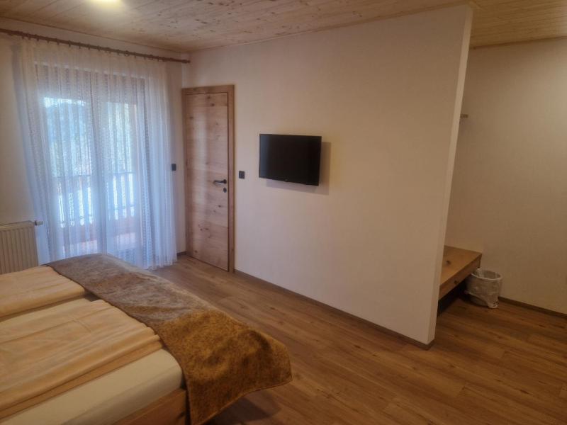 Triple Room with Balcony image 3