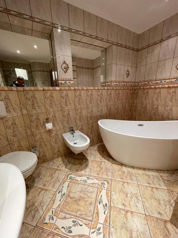 Deluxe Studio image 3