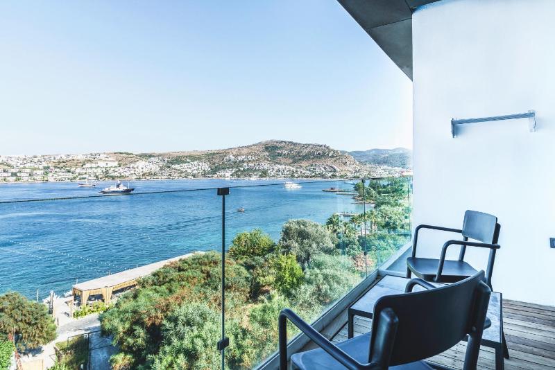 Deluxe King Room with Sea View image 1