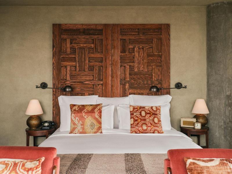 Medium Room image 4
