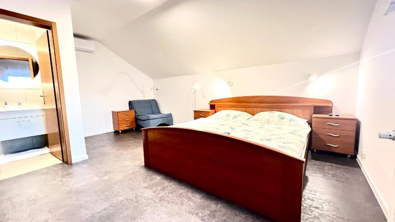 Comfort Triple Room with Shower image 4