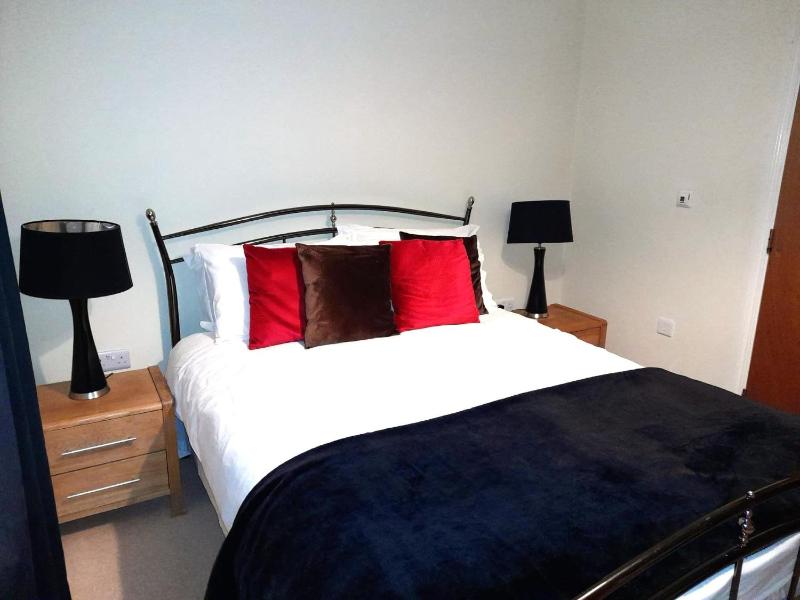 Luxury 2 Bedroom Apartment - Jericho image 4