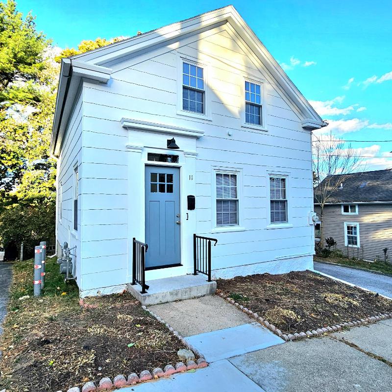 Three-Bedroom House image 4