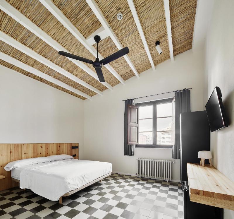 Double Room image 3