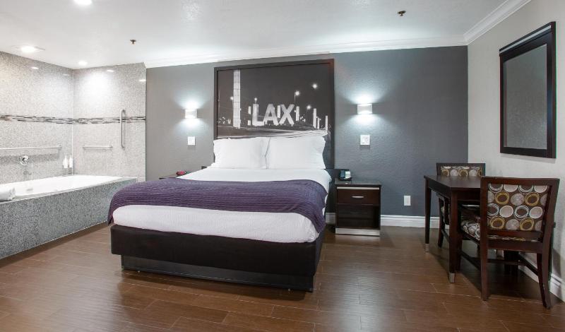 King Room with Spa Bath image 4