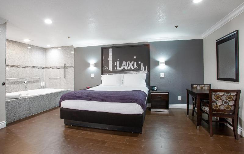 King Room with Spa Bath image 3