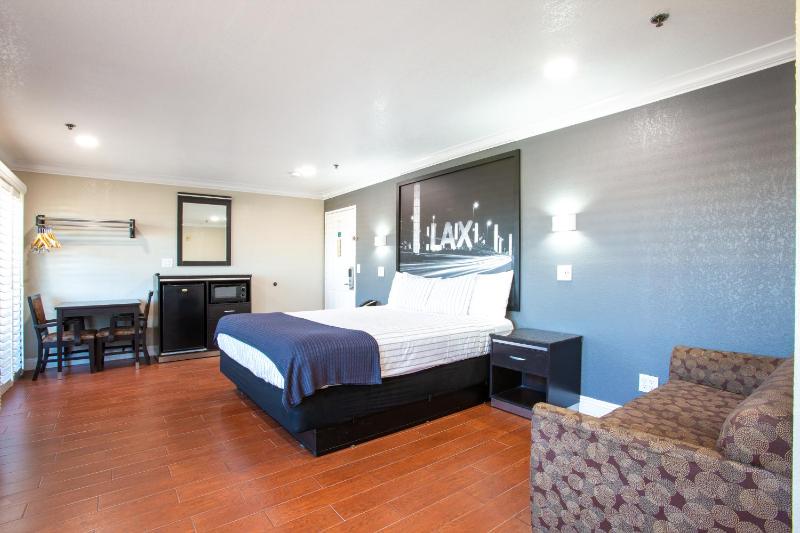 King Room with Balcony image 4