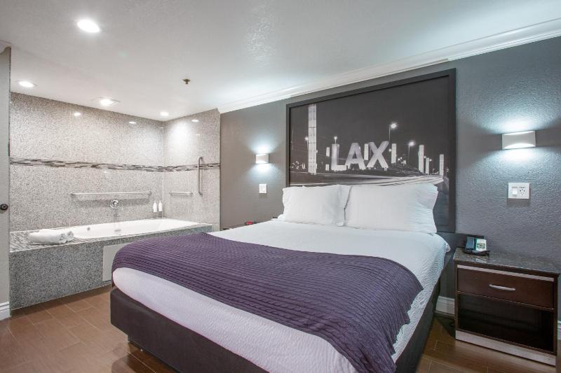 King Room with Spa Bath image 2