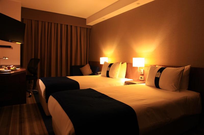 Standard Double or Twin Room image 3