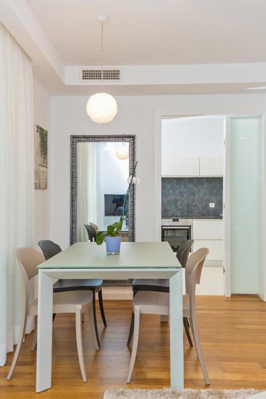 Deluxe One-Bedroom Apartment with Terrace and Garden View image 4