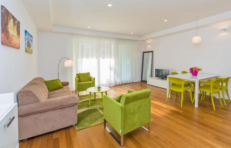 Deluxe Two-Bedroom Apartment with Terrace image 3