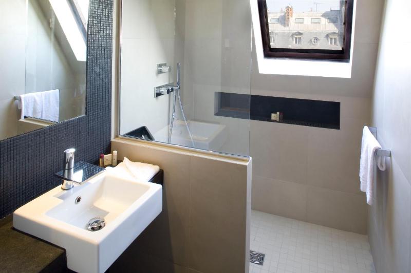 Deluxe Double Room image 4
