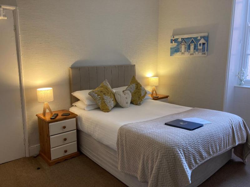 Large Double Room image 4