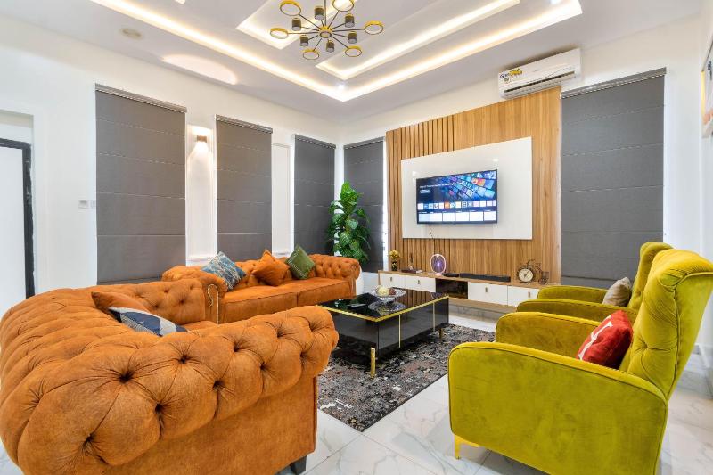 Fully Furnished 3 bedroom Shortlet Apartment in Orchid Road Lekki with Constant Power - image 14