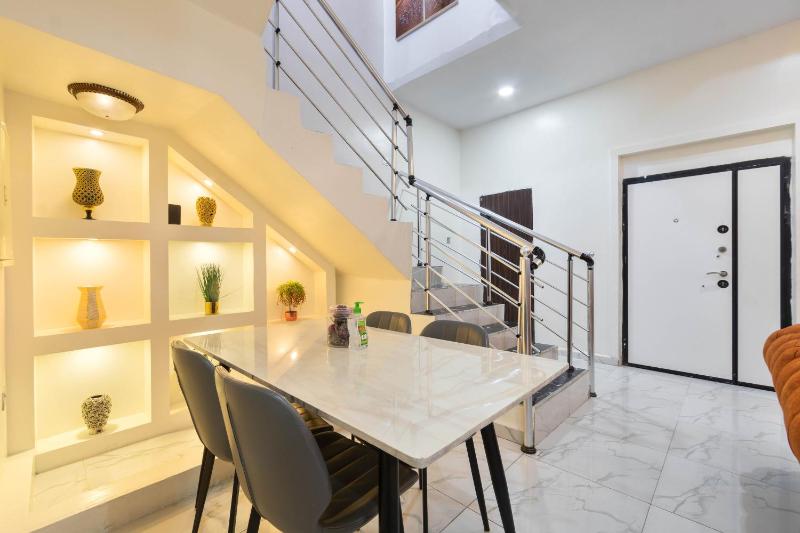 Fully Furnished 3 bedroom Shortlet Apartment in Orchid Road Lekki with Constant Power - image 15