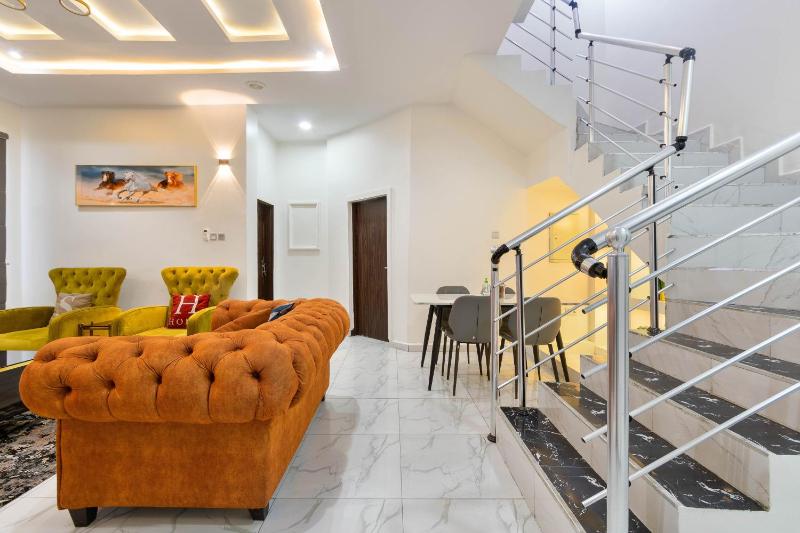 Fully Furnished 3 bedroom Shortlet Apartment in Orchid Road Lekki with Constant Power - image 3