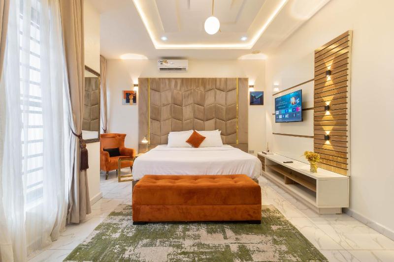 Fully Furnished 3 bedroom Shortlet Apartment in Orchid Road Lekki with Constant Power - image 11