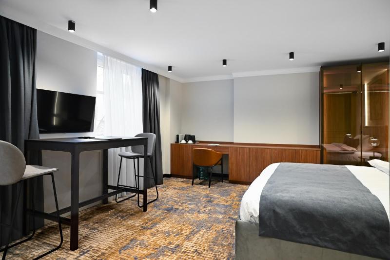 Black Gallo Residences - image 8