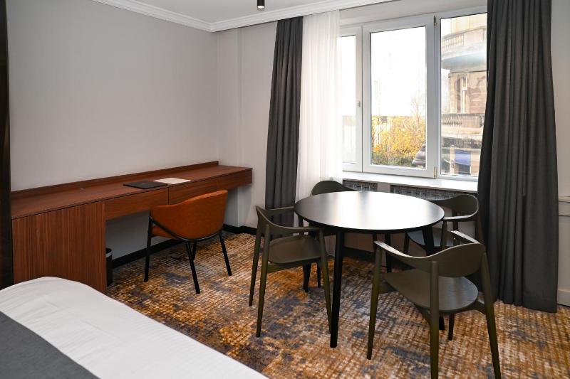 Black Gallo Residences - image 12