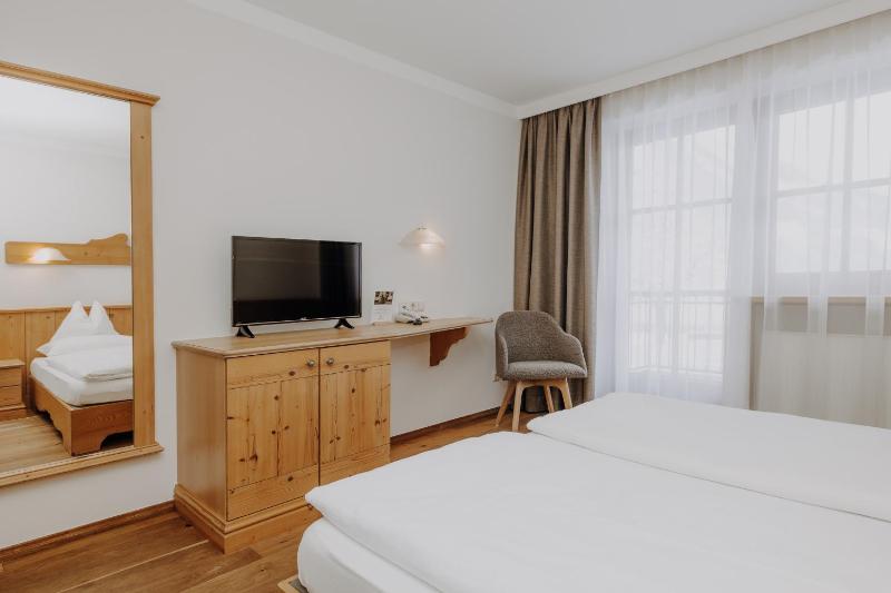Small Double Room image 3