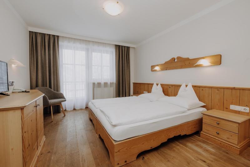 Small Double Room image 1