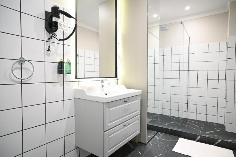 Black Gallo Residences - image 16