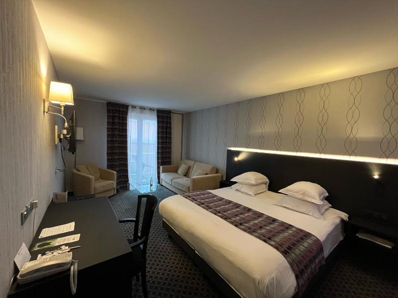 Junior Suite with King Bed and Sofa Bed for Children - Non-Smoking image 4