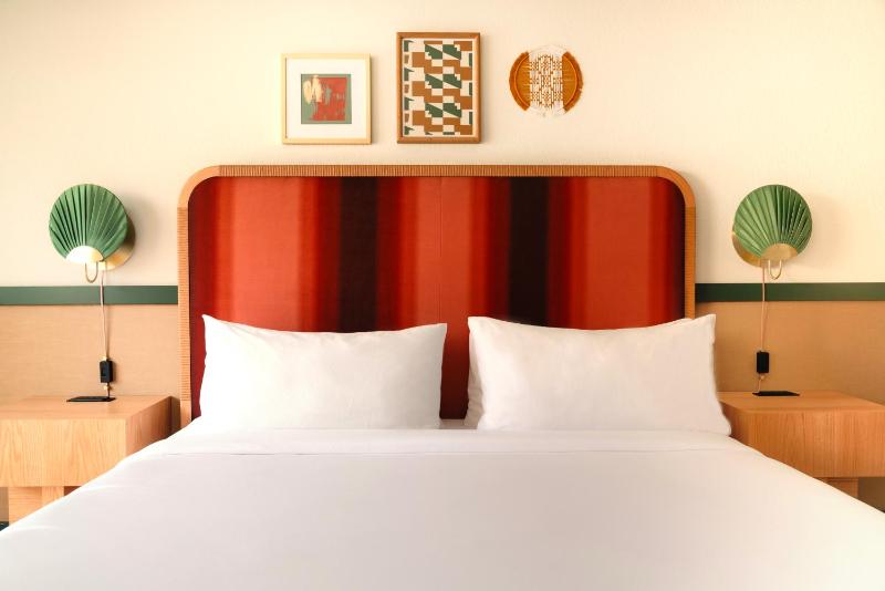 Deluxe Suite image 1