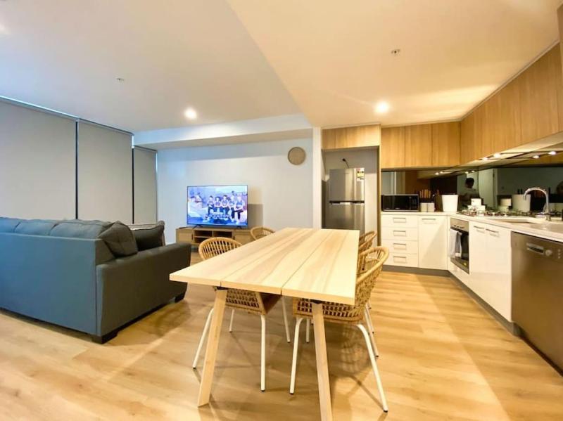 Beautiful 2BR Apt at Adelaide CBD with Pool-Gym-BBQ - image 5