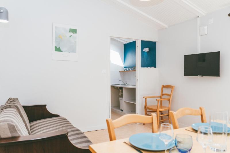 One-Bedroom Apartment image 4