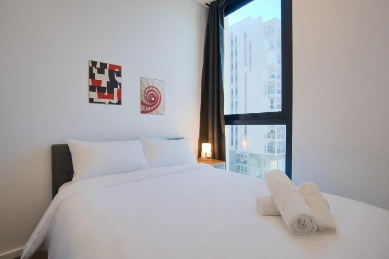 Ultimate Comfort - Modern 3BR Apt with Pool and Gym - image 5