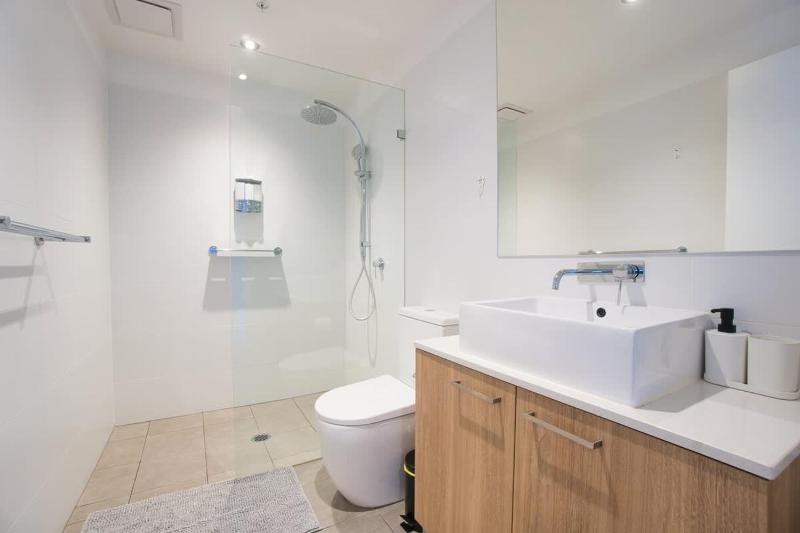 Ultimate Comfort - Modern 3BR Apt with Pool and Gym - image 13